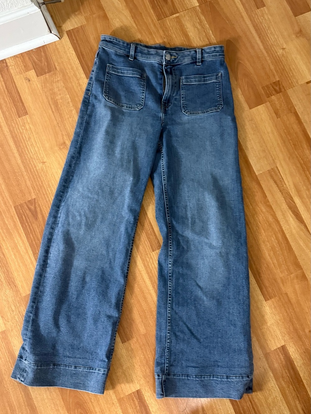 H&M Classic women’s Wide-Leg Jeans in Medium dark Blue. Like new. Size 6